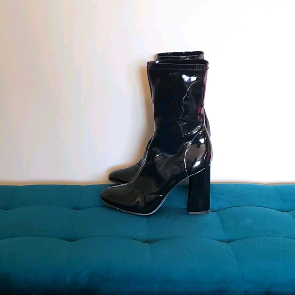 VC John Camuto boots